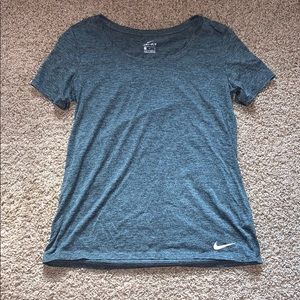 Women’s used Nike dri fit training crewneck tee